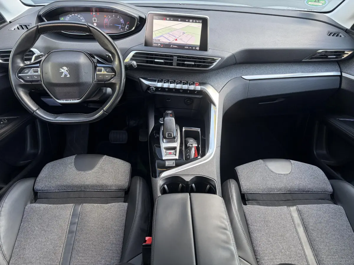 1.2 PureTech Allure ✓1e Eigenaar✓D-riem vv 2024✓360° Camera✓Navi✓Trekhaak✓Carplay✓131pk✓Dealer Onderhouden✓Keyless✓Memory stoelen✓Halfleder✓Pdc V+A✓Stoelverw✓Dod