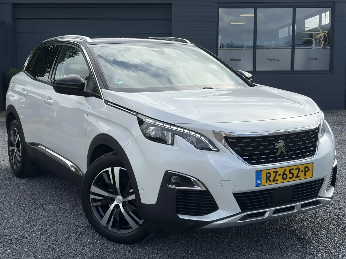1.2 PureTech Allure ✓1e Eigenaar✓D-riem vv 2024✓360° Camera✓Navi✓Trekhaak✓Carplay✓131pk✓Dealer Onderhouden✓Keyless✓Memory stoelen✓Halfleder✓Pdc V+A✓Stoelverw✓Dod