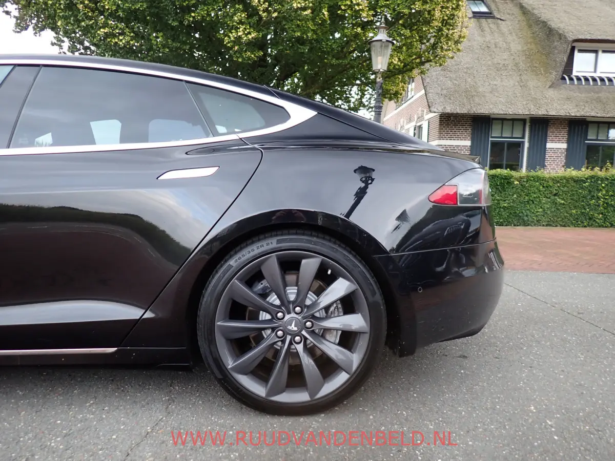 90D Base SOH 87% / CCS / AUTOPILOT / LUCHTVERING