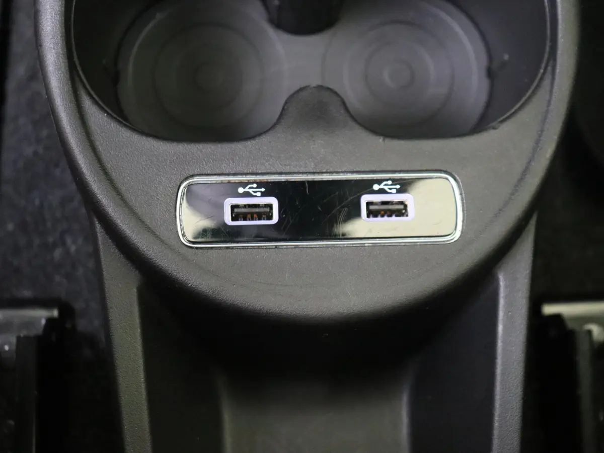 1.0 Hybrid Star | Apple Carplay/Android Auto | Panoramadak | Airconditioning | Lichtmetalen Velgen |