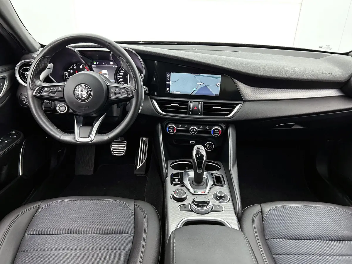 2.0T 200pk Sprint | AUTOMAAT | ACHTERUITRIJCAMERA | APPLE CARPLAY - ANDROID AUTO | HALF LEDER | PARKEERSENSOREN | DAB RADIO | ADAPTIVE CRUISE CONTROL | BI XENON |