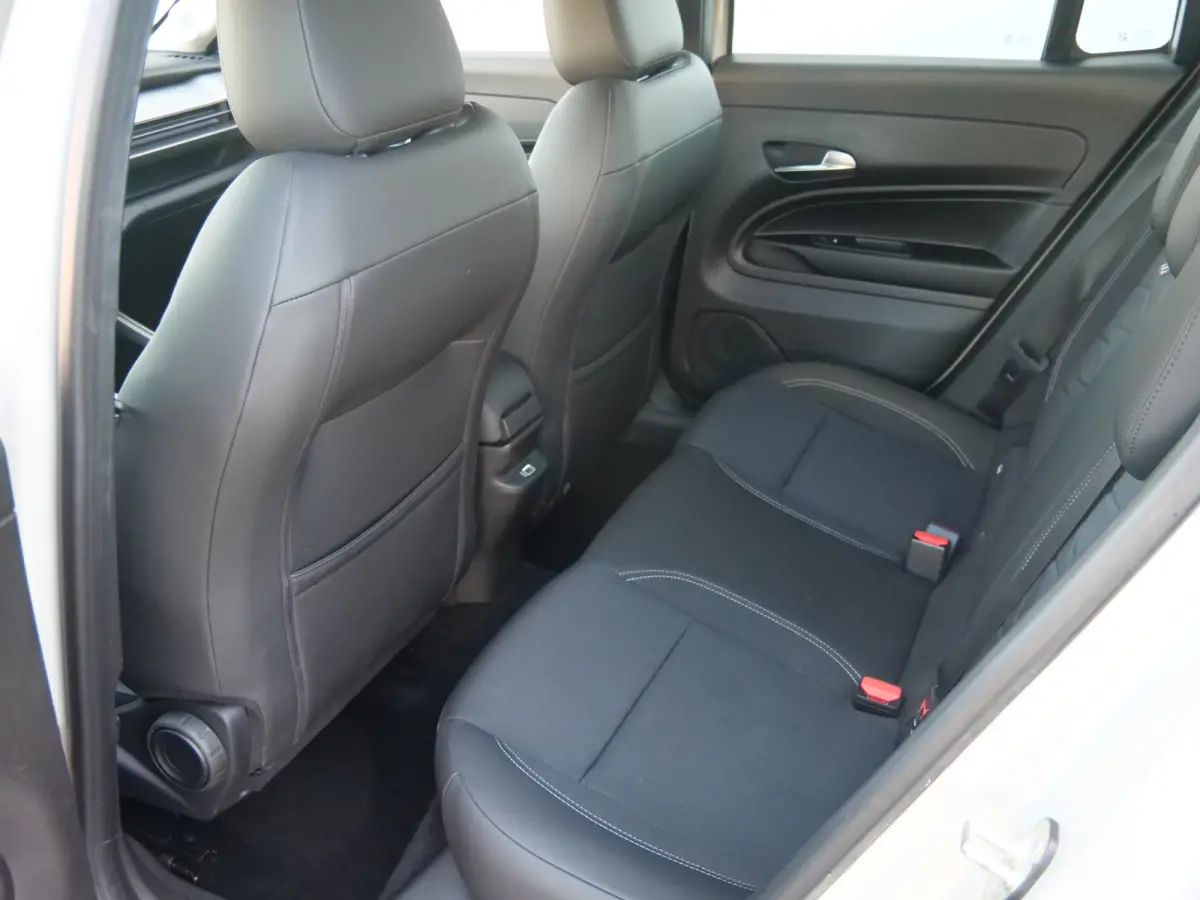 1.2 e-Hybrid Altitude 101 Pk Camera / Apple Carplay / PDC