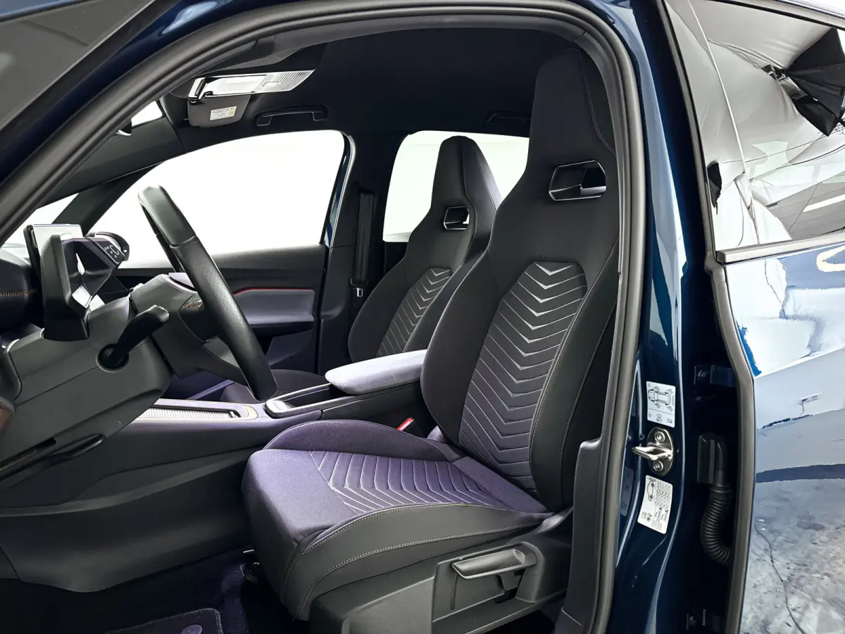 Business 62 kWh | Park assist | Full LED | Cruise control