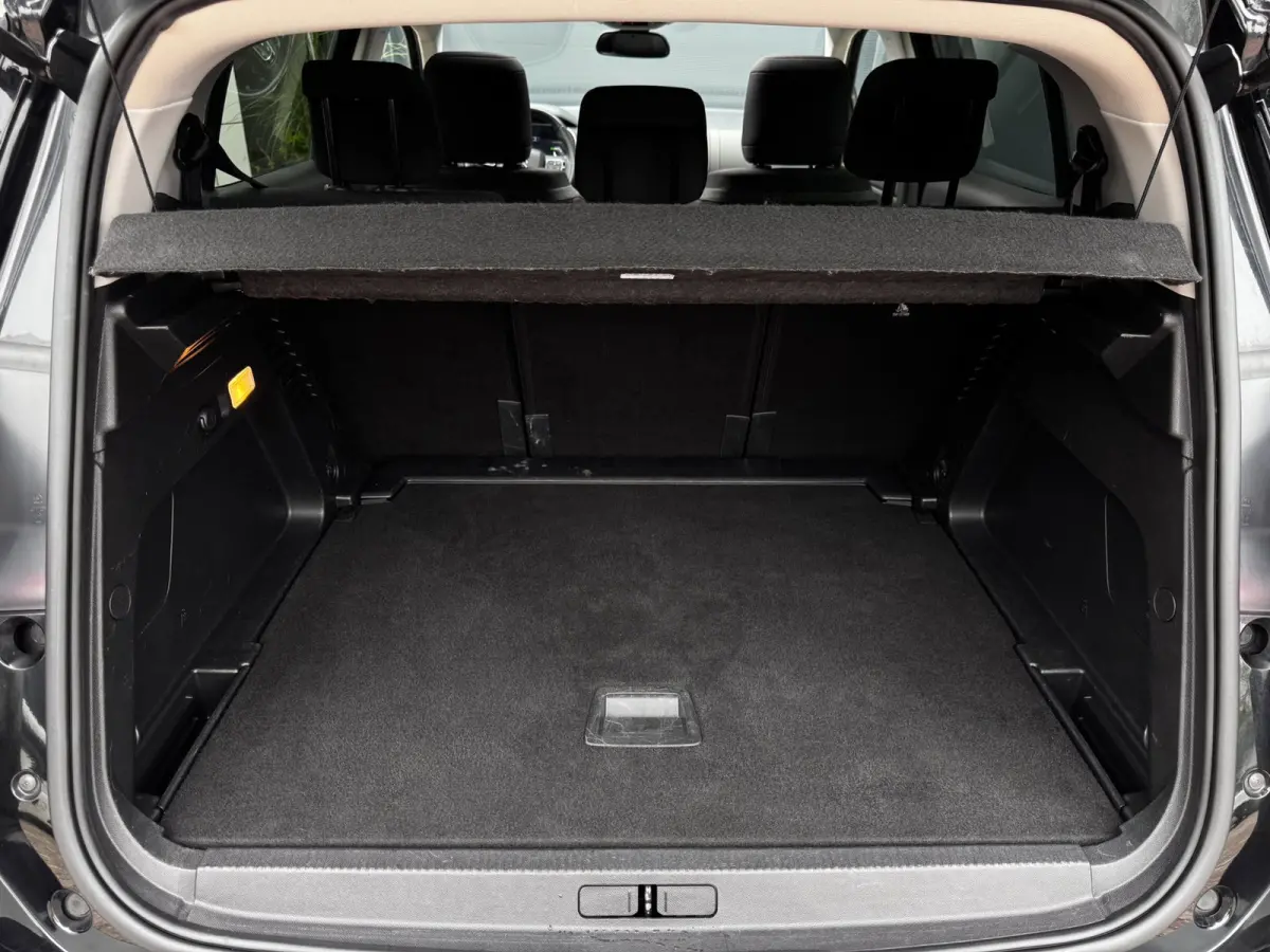 1.6 PureTech Feel | Trekhaak | Panoramadak | Stoelverwarming | Citroen dealer onderhouden | Camera