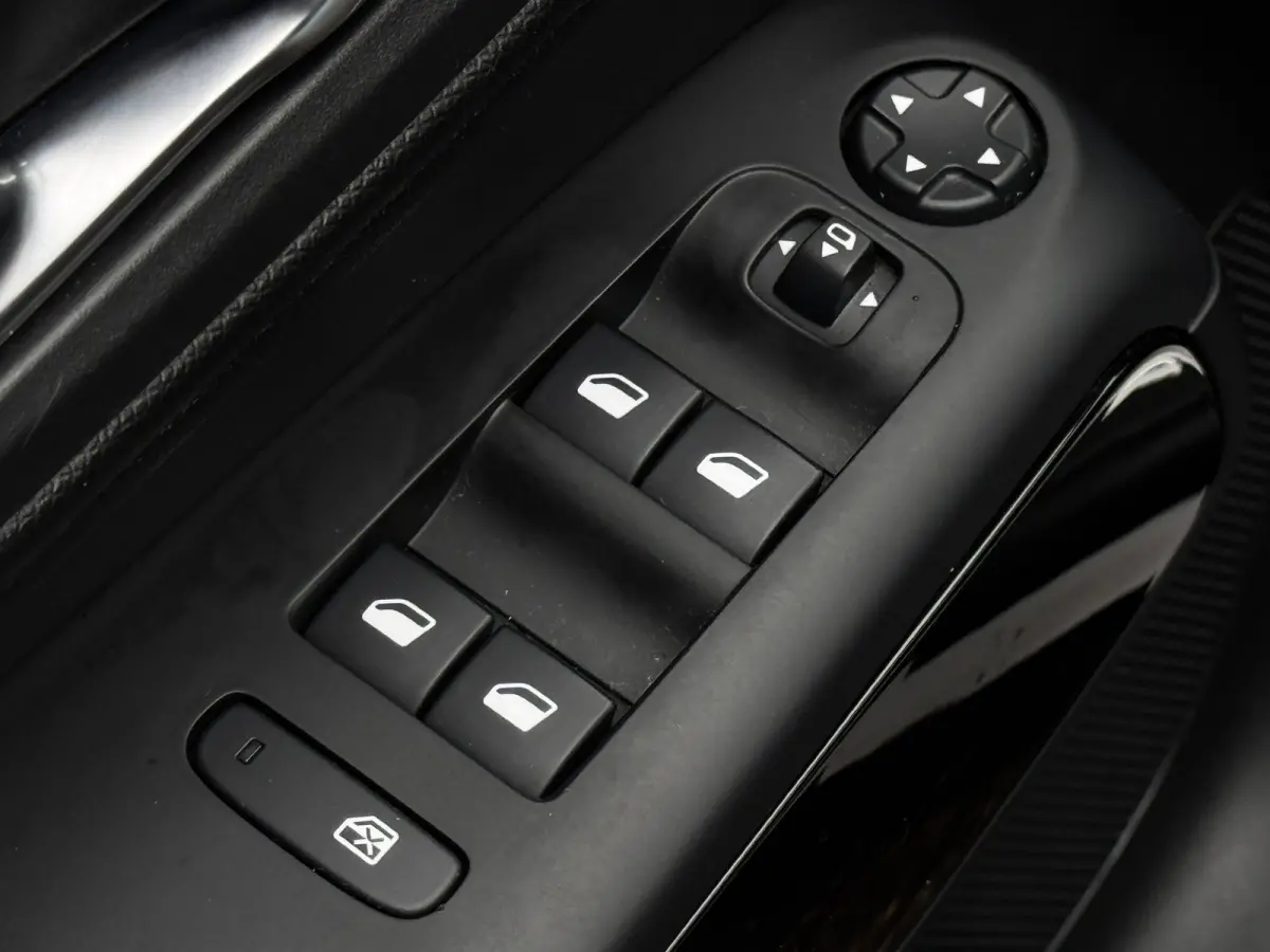 1.6 PureTech Feel | Trekhaak | Panoramadak | Stoelverwarming | Citroen dealer onderhouden | Camera