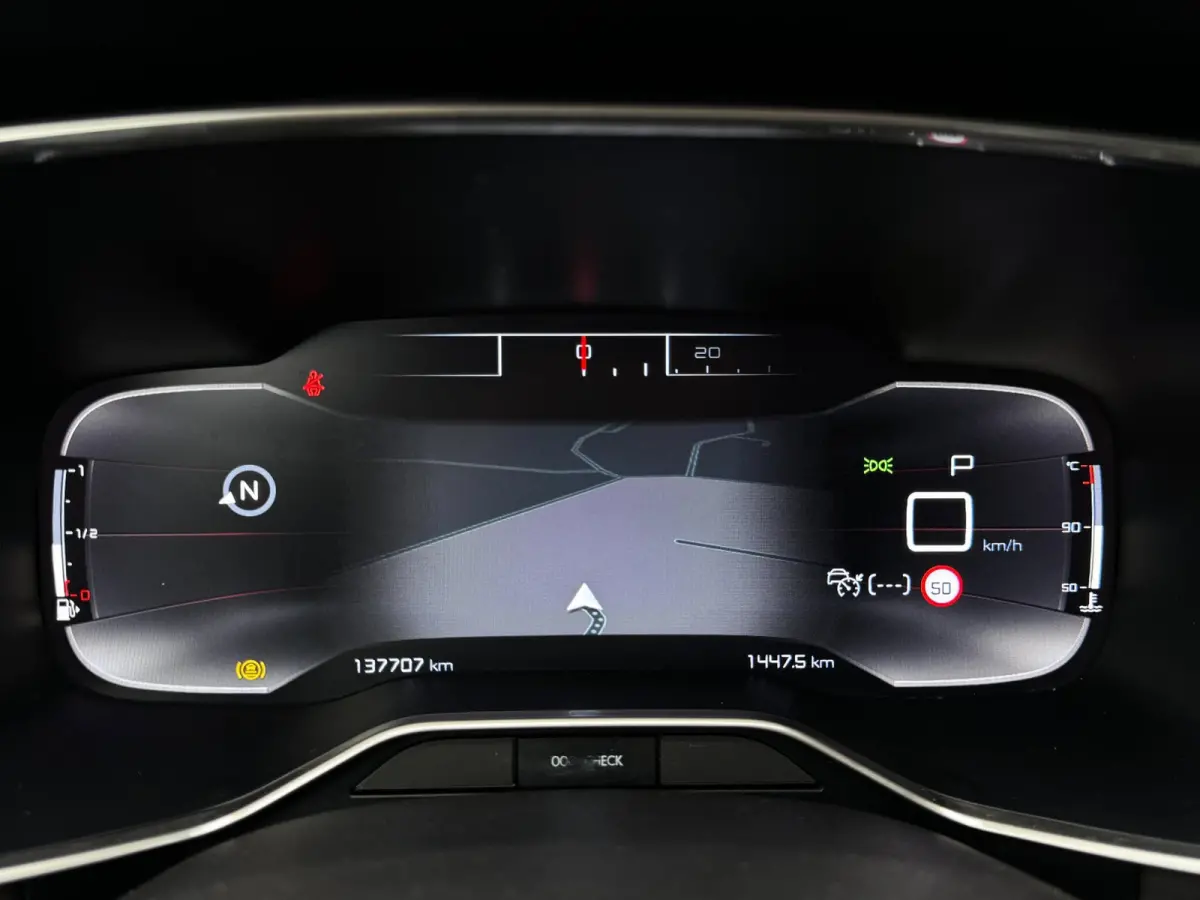 1.6 PureTech Feel | Trekhaak | Panoramadak | Stoelverwarming | Citroen dealer onderhouden | Camera