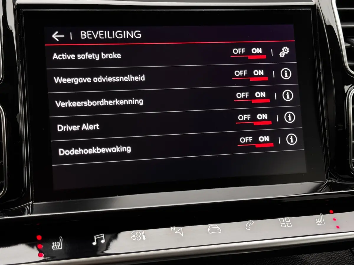 1.6 PureTech Feel | Trekhaak | Panoramadak | Stoelverwarming | Citroen dealer onderhouden | Camera
