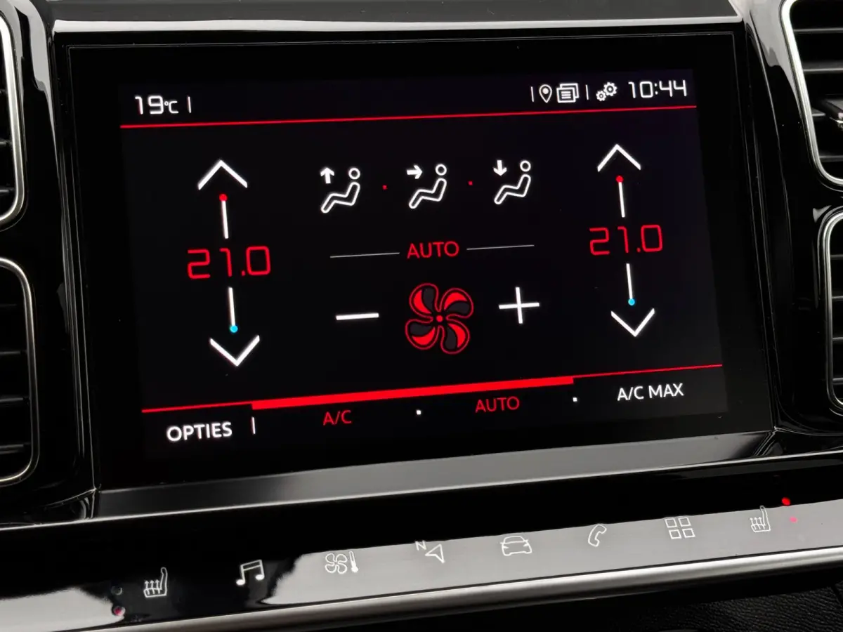 1.6 PureTech Feel | Trekhaak | Panoramadak | Stoelverwarming | Citroen dealer onderhouden | Camera