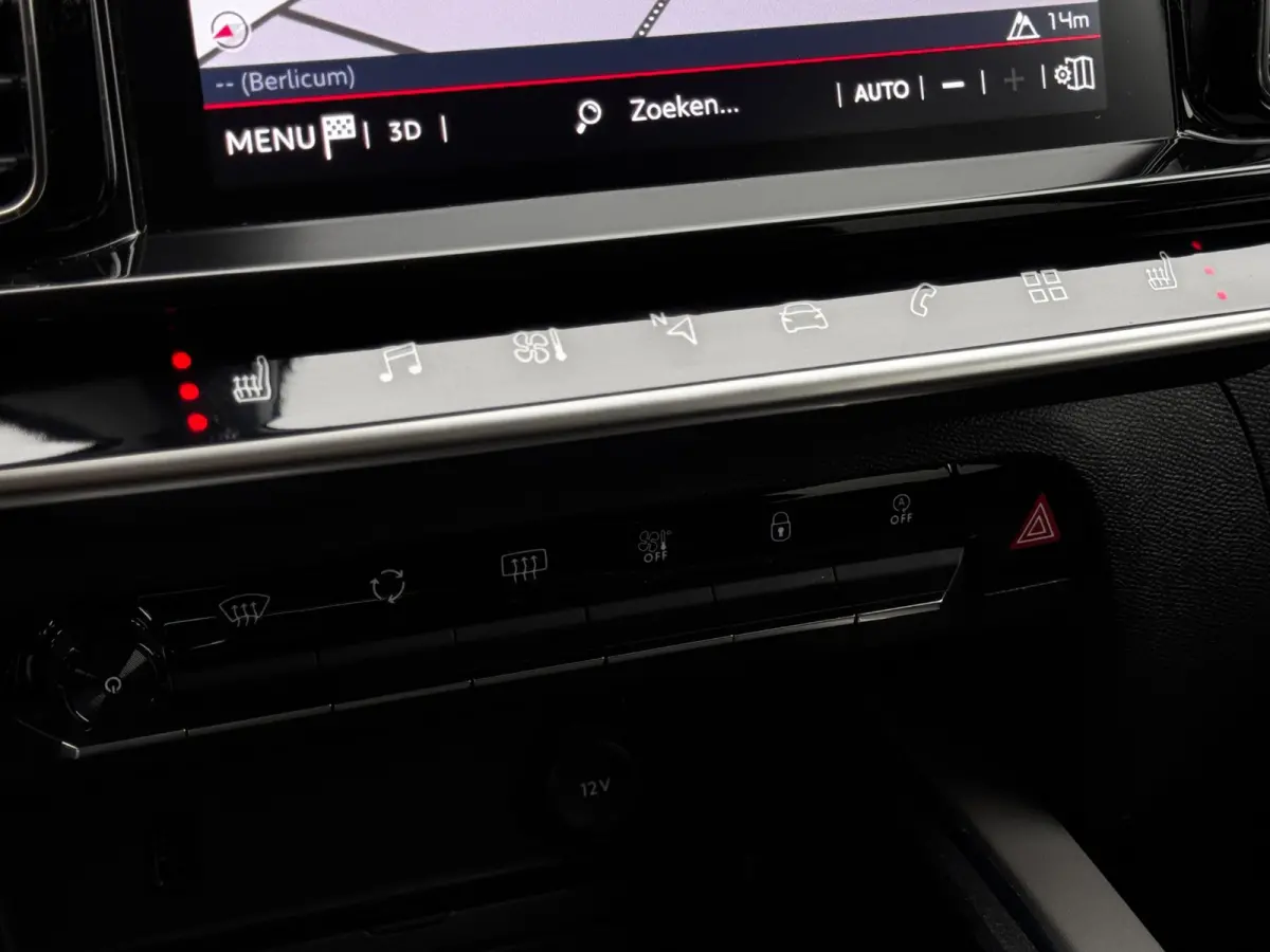 1.6 PureTech Feel | Trekhaak | Panoramadak | Stoelverwarming | Citroen dealer onderhouden | Camera