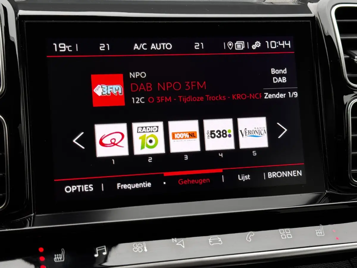 1.6 PureTech Feel | Trekhaak | Panoramadak | Stoelverwarming | Citroen dealer onderhouden | Camera