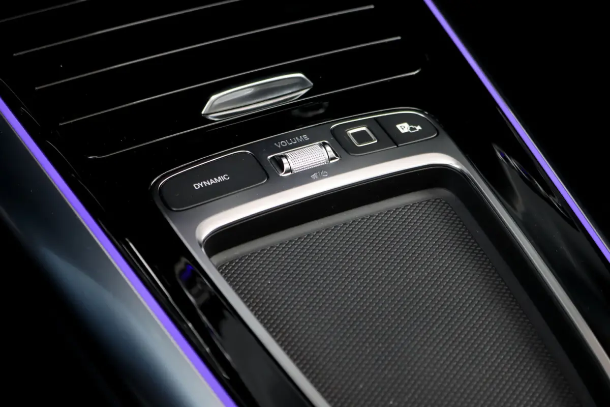 250 e AMG Line | Panoramadak | Burmester | Distronic | Memory | Trekhaak | Camera | Sfeerverlichting | Dodehoekassistent |
