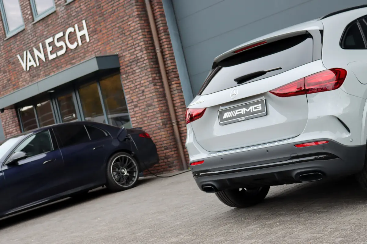 250 e AMG Line | Panoramadak | Burmester | Distronic | Memory | Trekhaak | Camera | Sfeerverlichting | Dodehoekassistent |