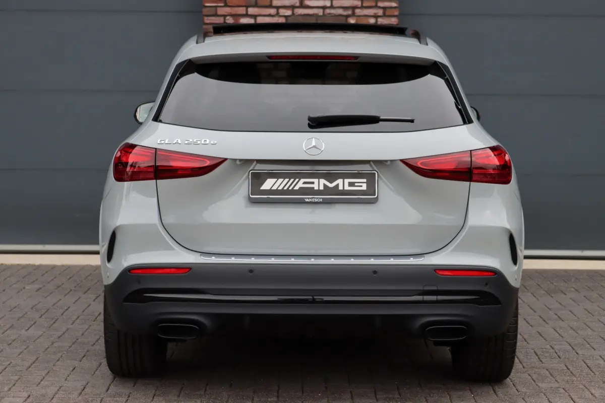 250 e AMG Line | Panoramadak | Burmester | Distronic | Memory | Trekhaak | Camera | Sfeerverlichting | Dodehoekassistent |