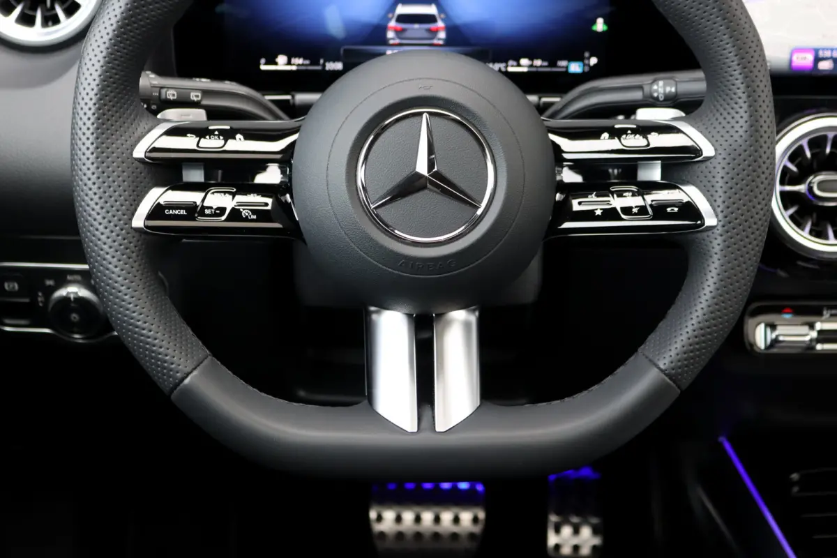 250 e AMG Line | Panoramadak | Burmester | Distronic | Memory | Trekhaak | Camera | Sfeerverlichting | Dodehoekassistent |