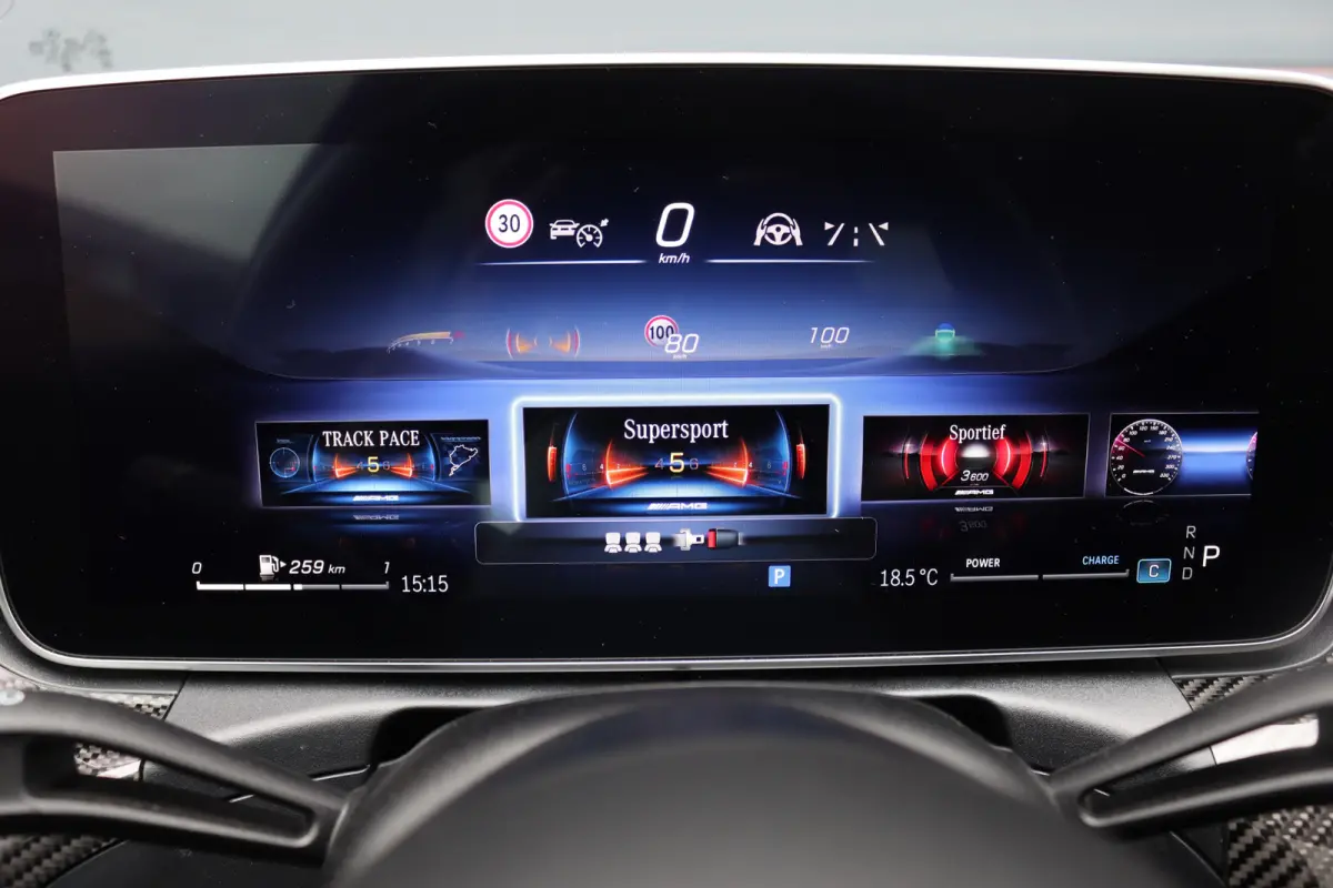 AMG 43 4MATIC | 408pk | Achterasbesturing | Distronic+ | Carbon | Panoramadak | Sportpakket | HUD | Surround Camera | Digital Light | Burmester |  Luchtkwaliteitspakket |