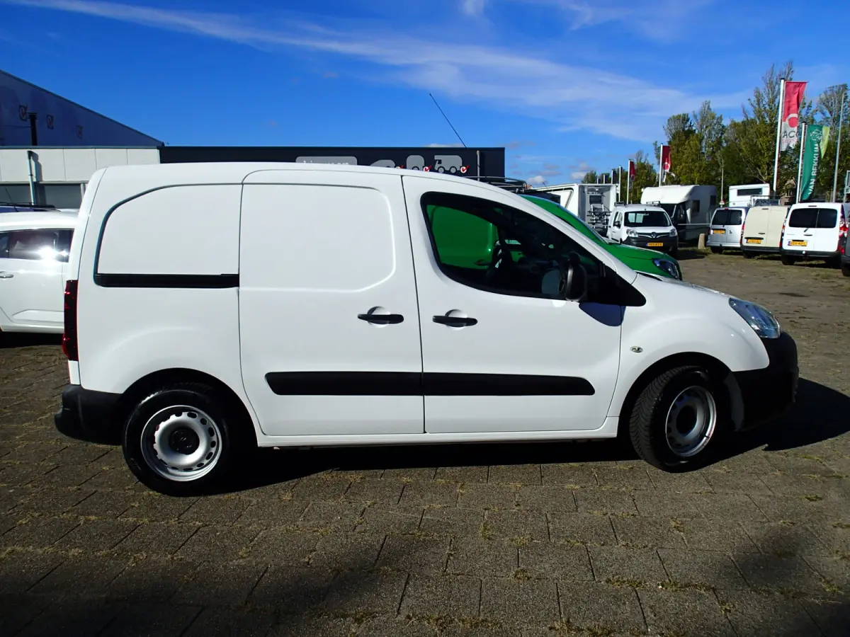 1.6 BlueHDI 100 Club Economy S&S BTW/BPM VRIJ !! VOORZIEN VAN AIRCO +CRUISE!!