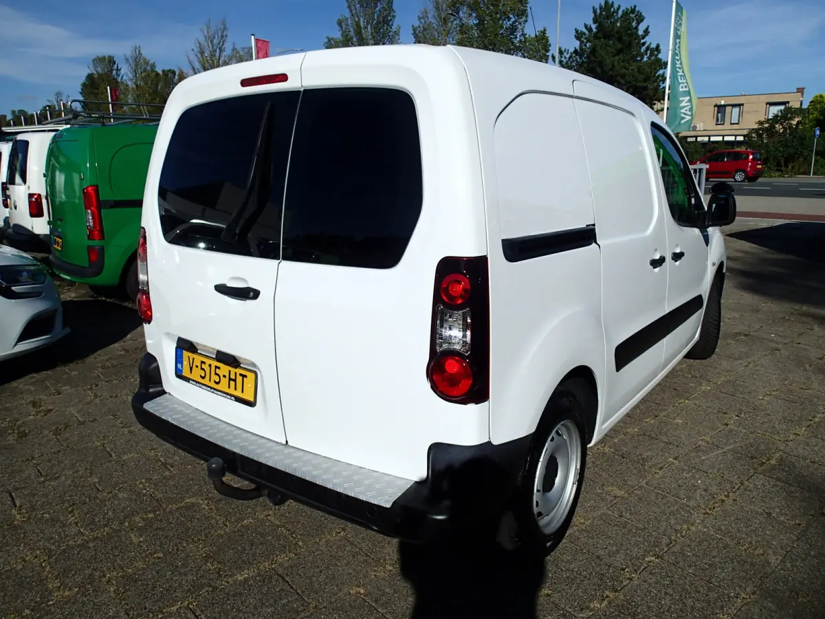 1.6 BlueHDI 100 Club Economy S&S BTW/BPM VRIJ !! VOORZIEN VAN AIRCO +CRUISE!!