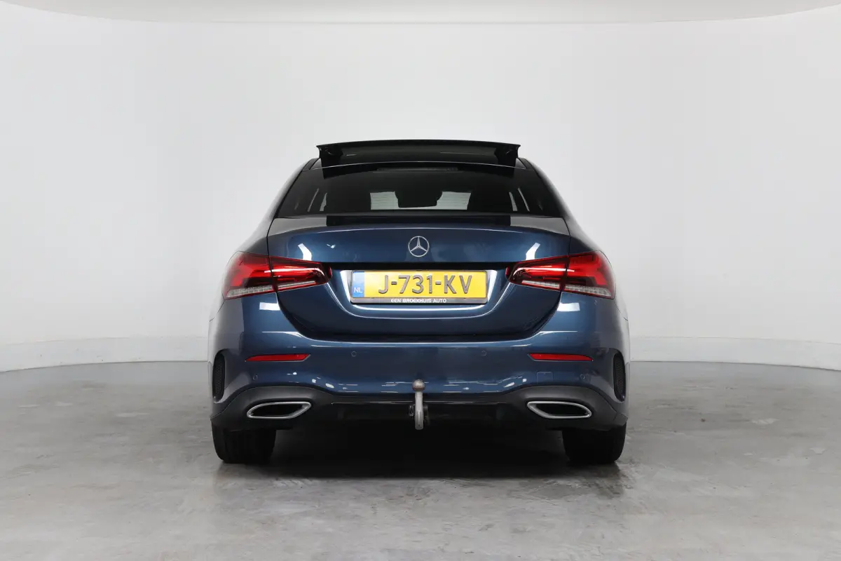 180 Business Solution AMG | Open Dak | Trekhaak | Sfeerverlichting | Sportstoelen | Camera | Clima | Navi | Stoelverwarming | LED | DAB | Lichtmetalen Velgen | Parkeersensoren V+A