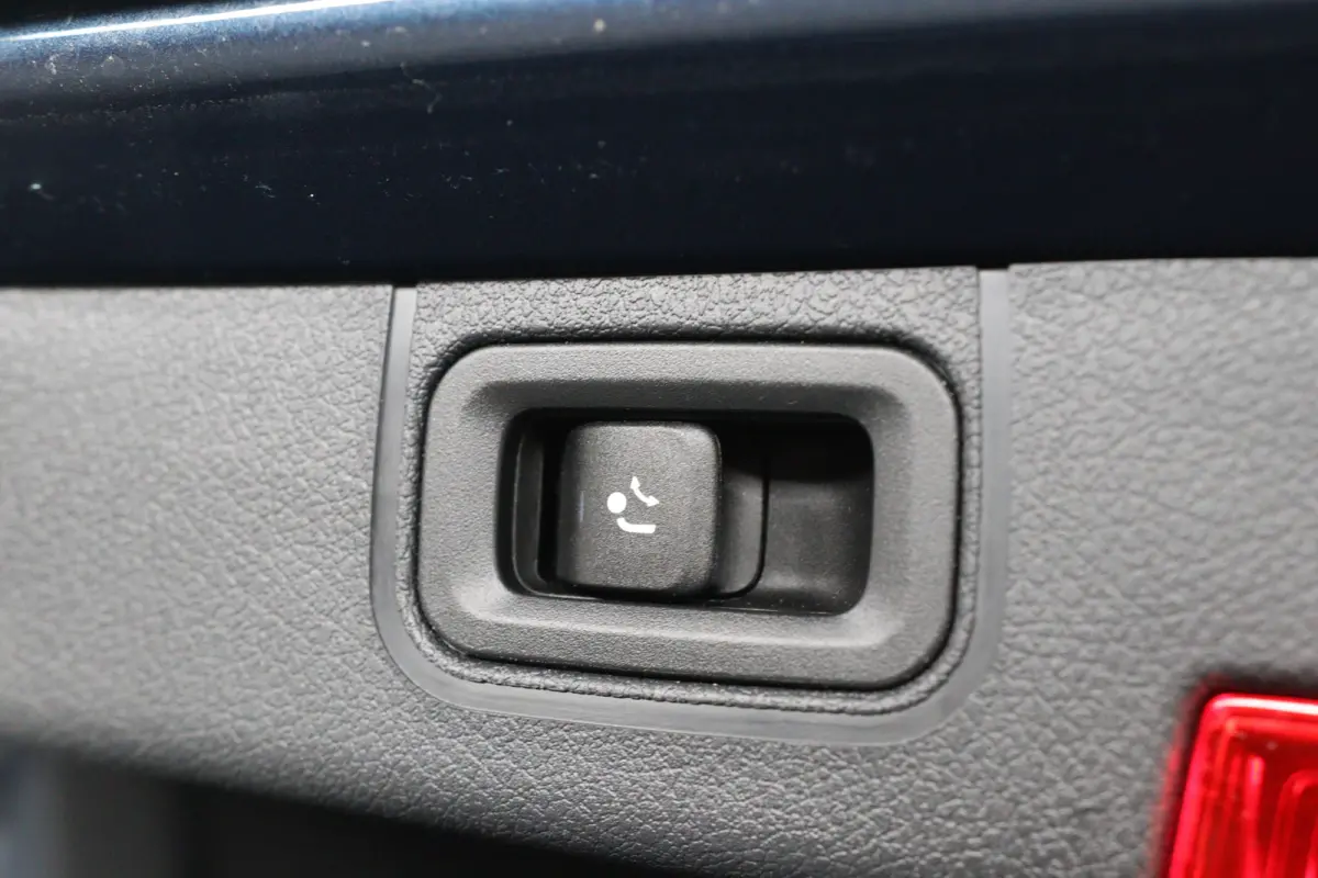 180 Business Solution AMG | Open Dak | Trekhaak | Sfeerverlichting | Sportstoelen | Camera | Clima | Navi | Stoelverwarming | LED | DAB | Lichtmetalen Velgen | Parkeersensoren V+A