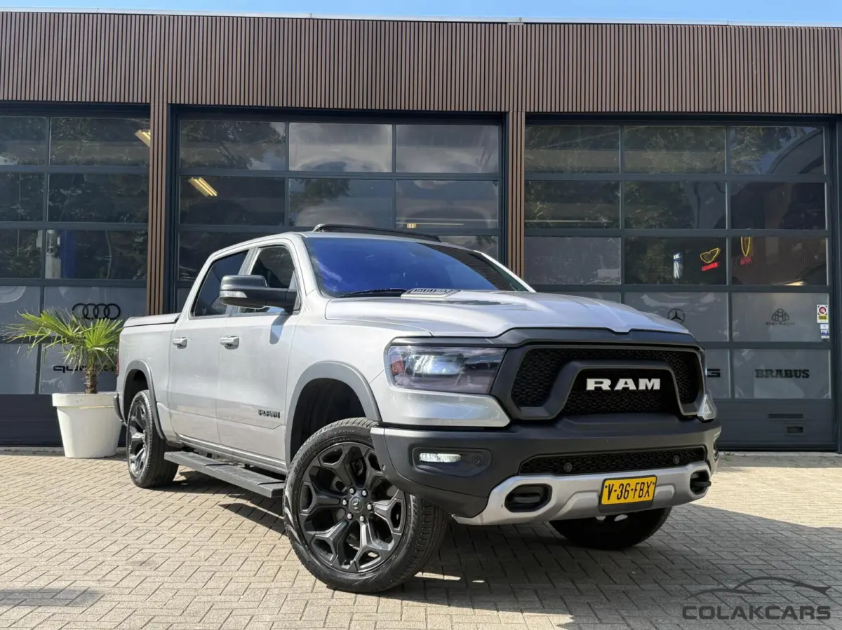 1500 4X4 5.7 V8 Crew Laramie-Pano Rebel-Garantie!