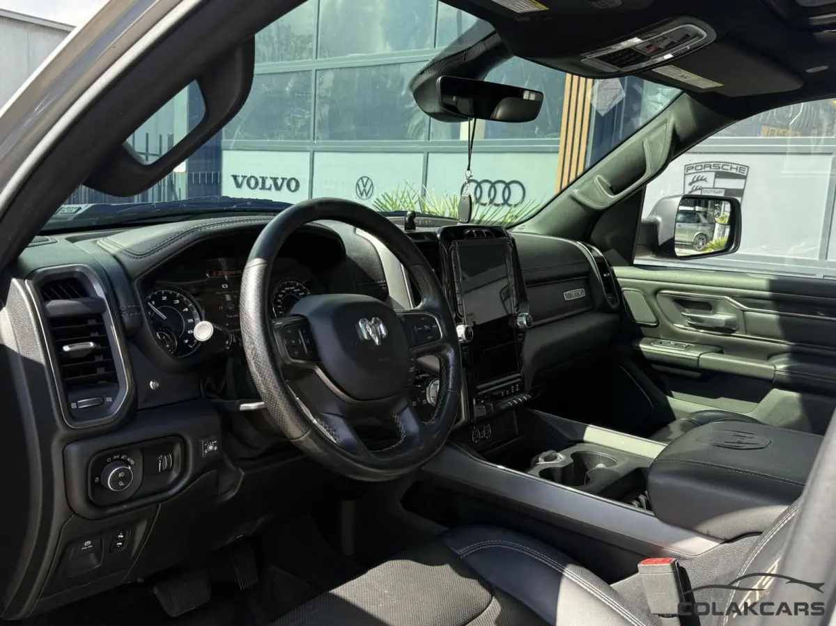1500 4X4 5.7 V8 Crew Laramie-Pano Rebel-Garantie!