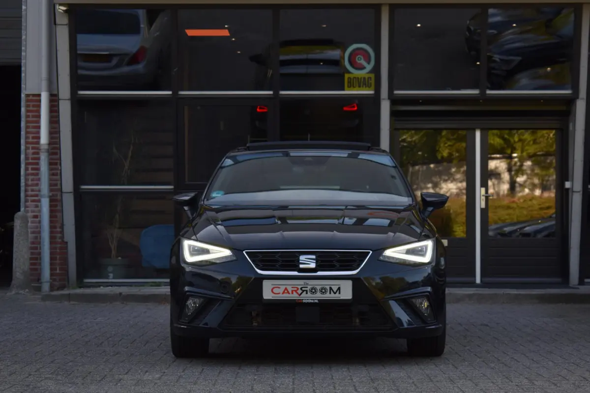 1.0 EcoTSI FR Business Intense Pano Camera Lane LED