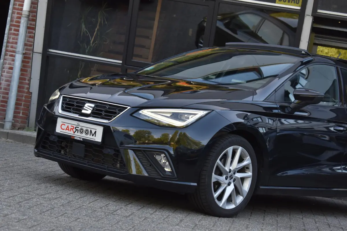 1.0 EcoTSI FR Business Intense Pano Camera Lane LED
