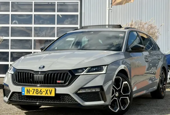 2.0 TSI RS 245pk | BTW auto | Virtual Cockpit | Apple Carplay/Android Auto | Cruise control adaptief | DAB | LED koplampen | Navigatiesysteem full map | Sfeerverlichting | Voorstoelen verwar