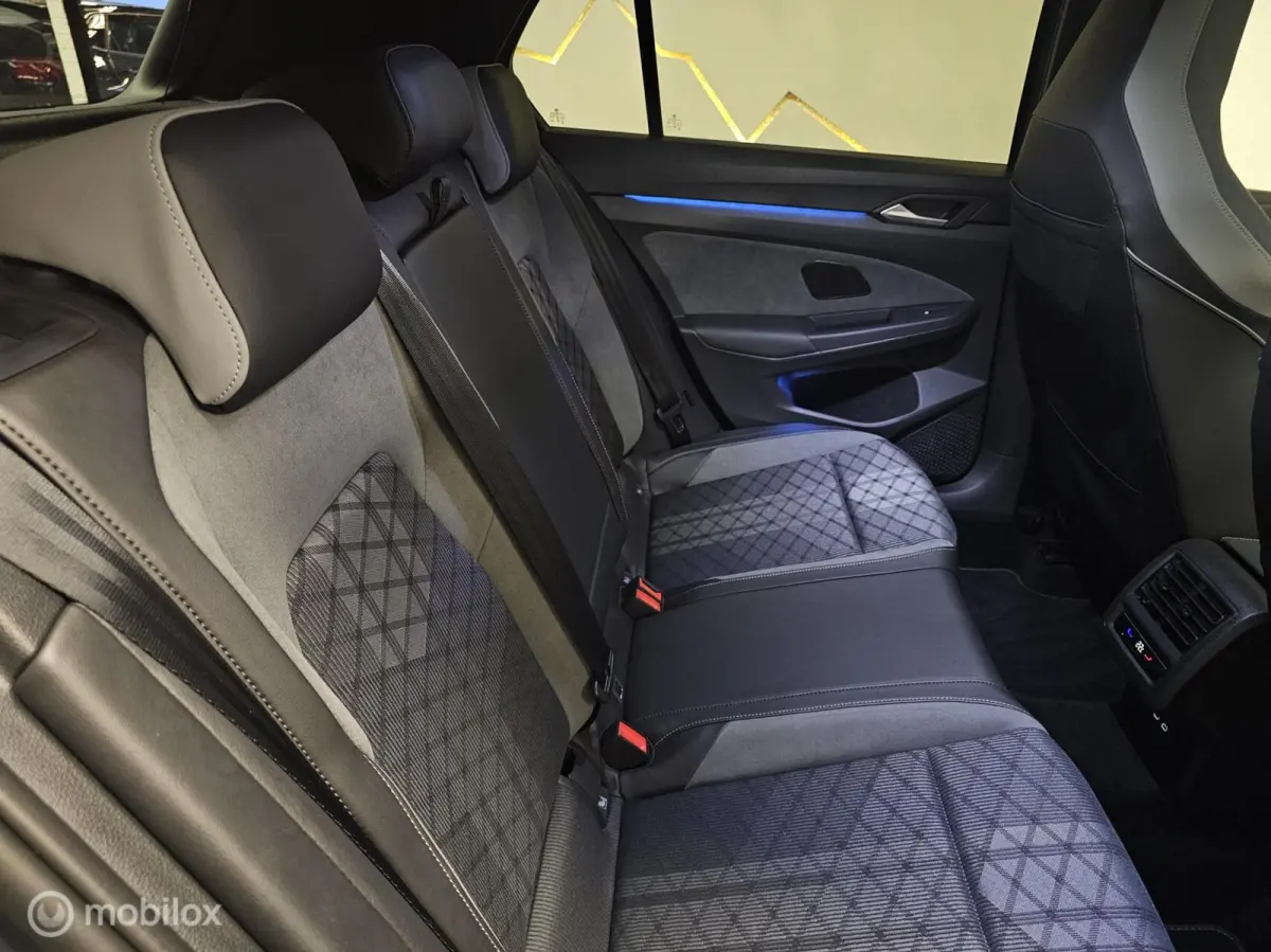1.5 eTSI 3x R-Line Panorama/H&K/Keyless/IQ Light