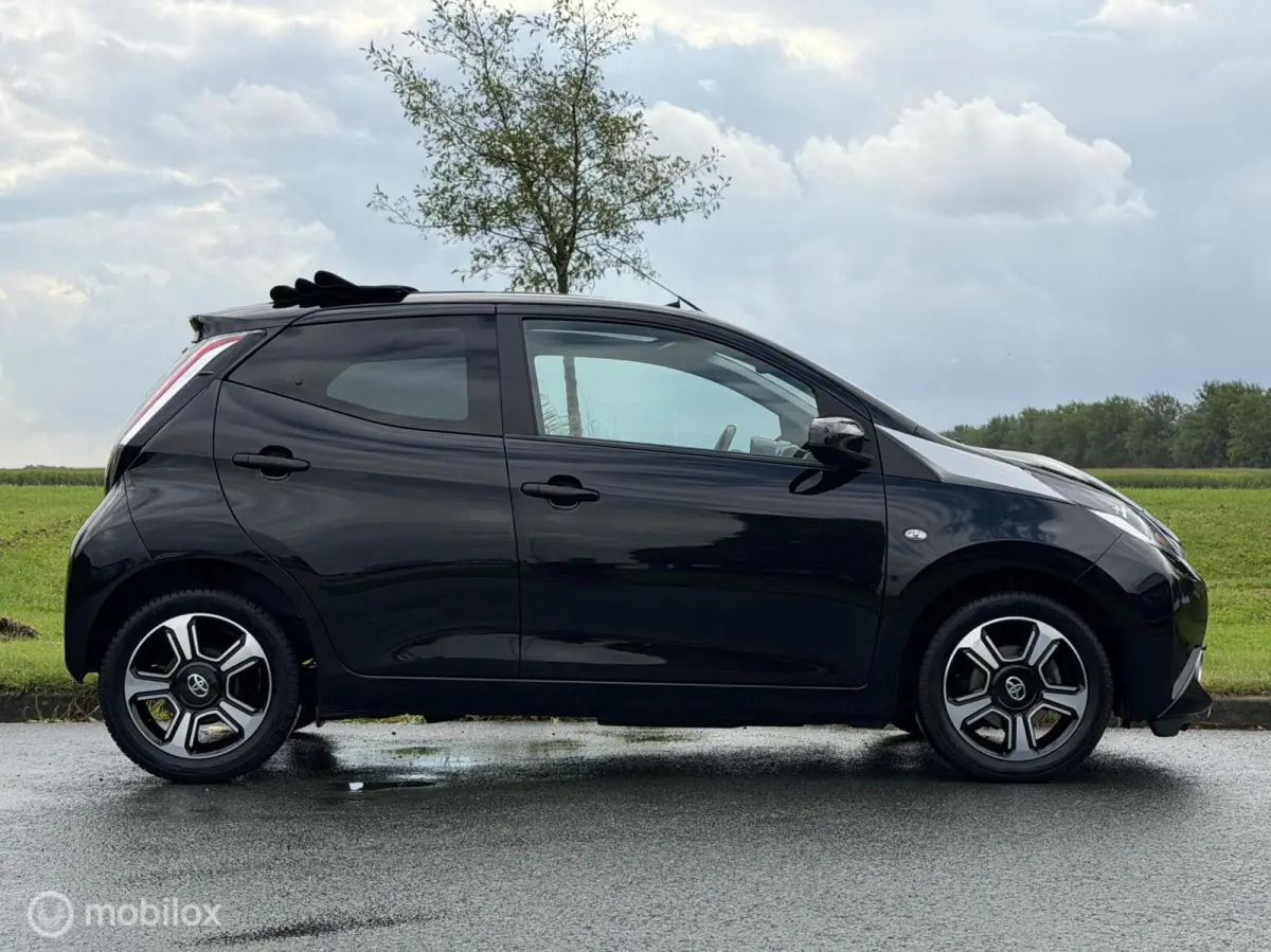 1.0 VVT-i x-pose | Cabrio | Camera |