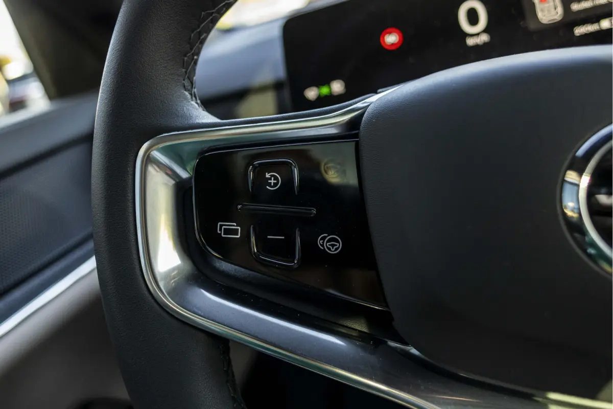 Single Motor Core 7p. 104 kWh | Panoramadak | Nieuwstaat | SOH 95% |