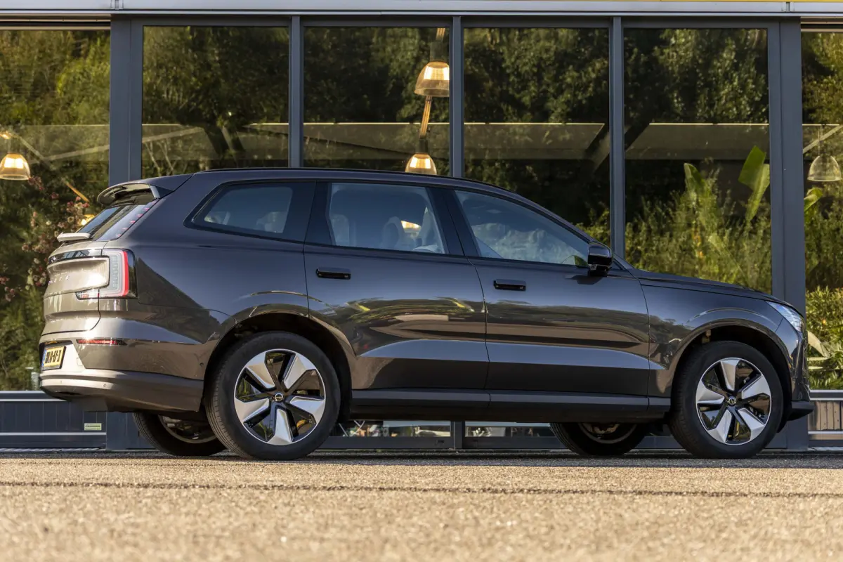 Single Motor Core 7p. 104 kWh | Panoramadak | Nieuwstaat | SOH 95% |