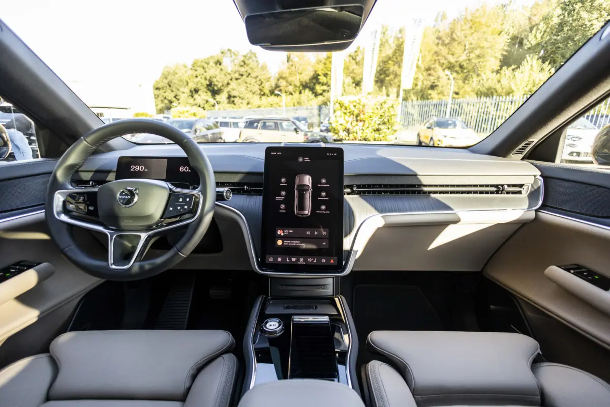 Single Motor Core 7p. 104 kWh | Panoramadak | Nieuwstaat | SOH 95% |