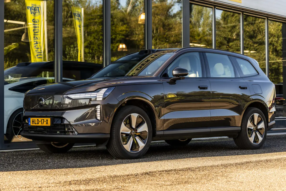 Single Motor Core 7p. 104 kWh | Panoramadak | Nieuwstaat | SOH 95% |