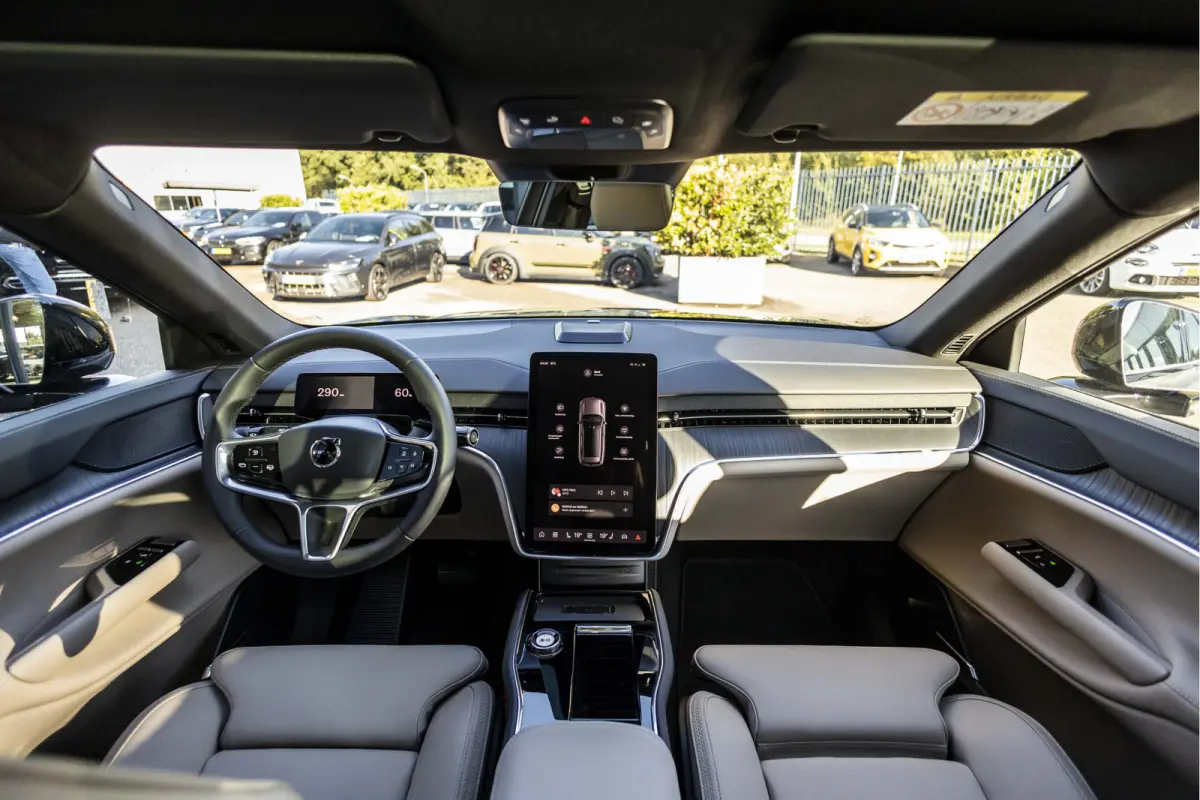 Single Motor Core 7p. 104 kWh
