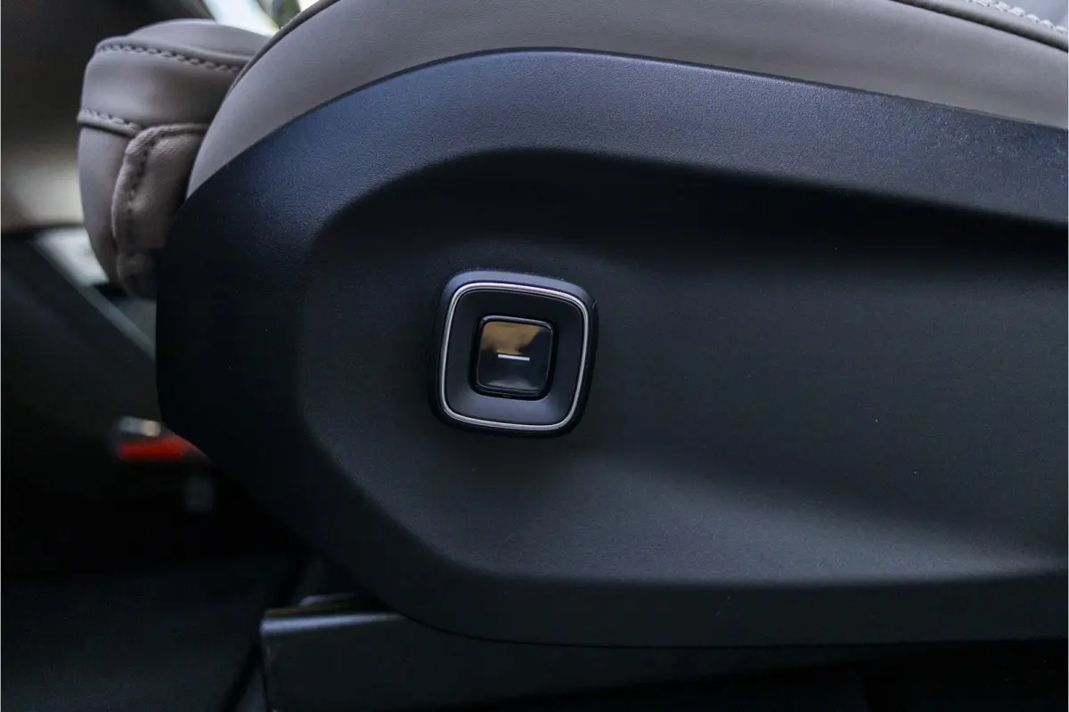 Single Motor Core 7p. 104 kWh | Panoramadak | Nieuwstaat | SOH 95% |