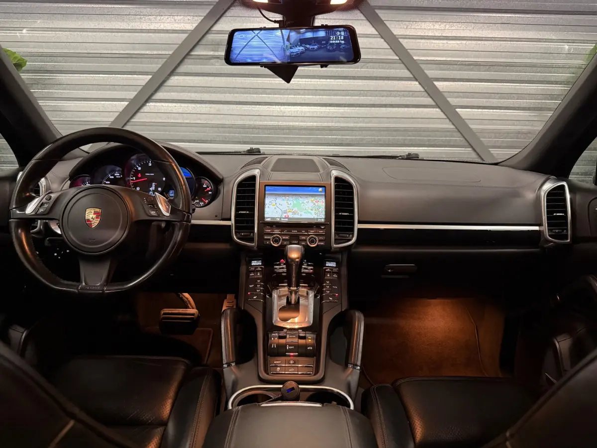 3.0 D BI-XENON/LEDER/LED/NAVI/PANO/LUCHTVERING/CAMERA/GTS-PAKKET