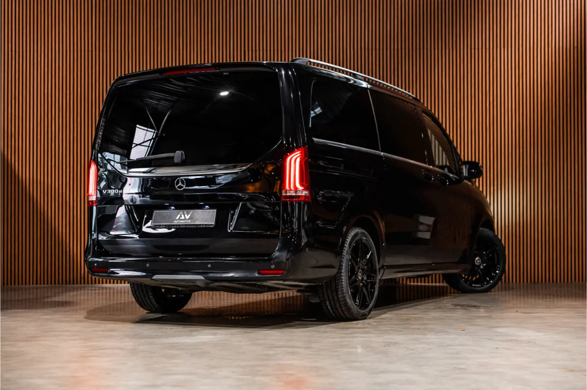 300d Lang | AMG | Memory seats | Stoelventilatie | 360 Camera | ACC | CarPlay | Navigatie | Lederen bekleding | DAB | Dodehoek | Trekhaak | Nieuwe APK | 2-Zitter | Enkel cabine