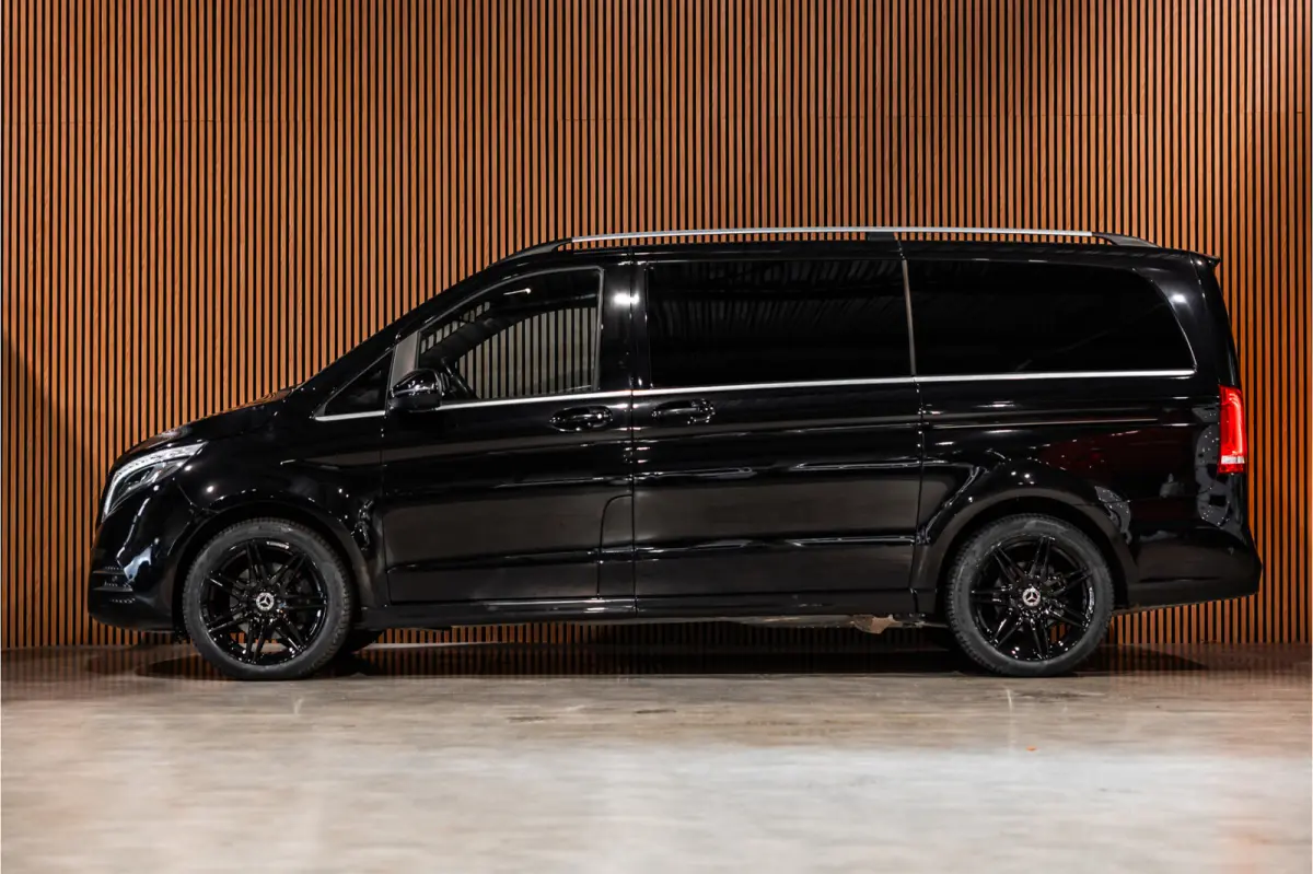 300d Lang | AMG | Memory seats | Stoelventilatie | 360 Camera | ACC | CarPlay | Navigatie | Lederen bekleding | DAB | Dodehoek | Trekhaak | Nieuwe APK | 2-Zitter | Enkel cabine