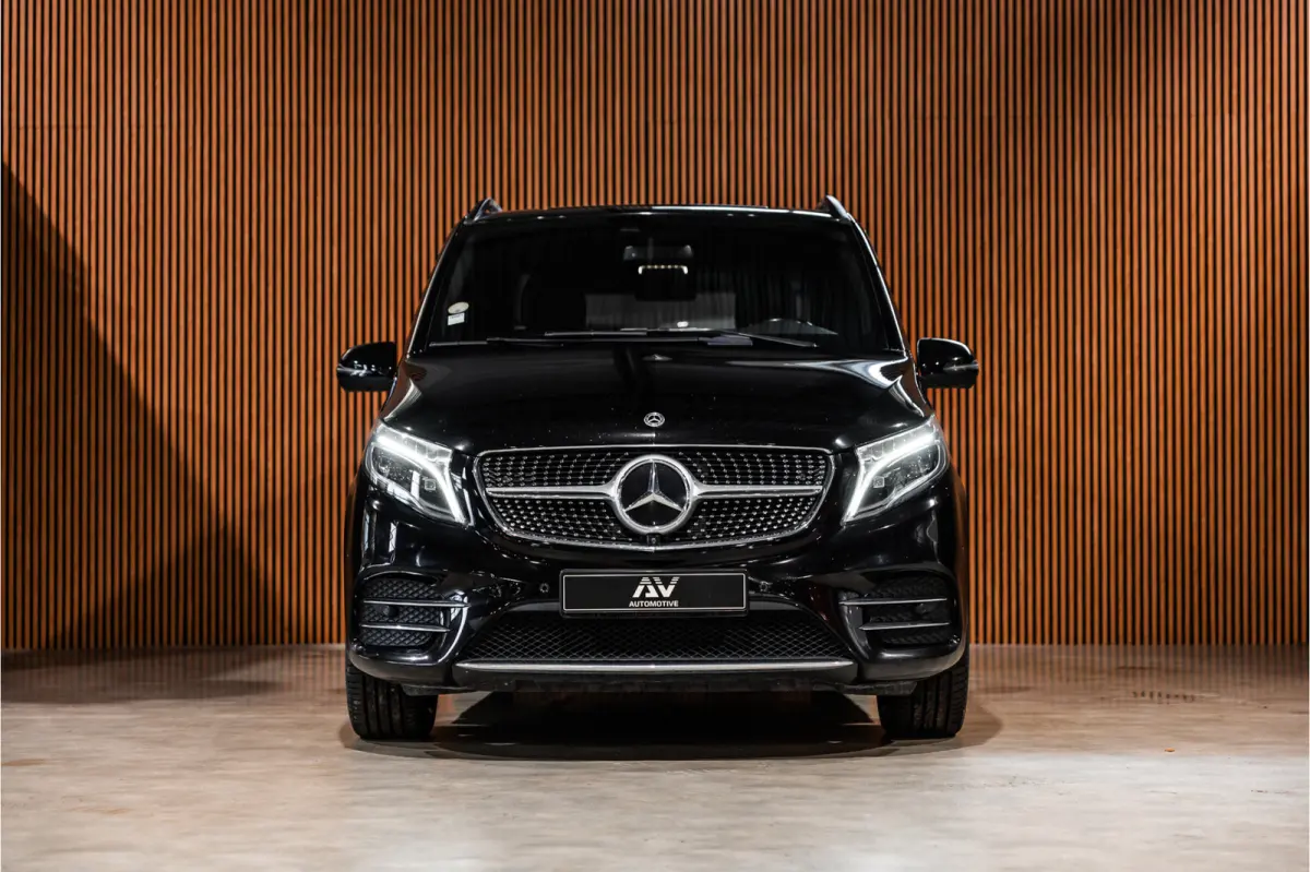 300d Lang | AMG | Memory seats | Stoelventilatie | 360 Camera | ACC | CarPlay | Navigatie | Lederen bekleding | DAB | Dodehoek | Trekhaak | Nieuwe APK | 2-Zitter | Enkel cabine