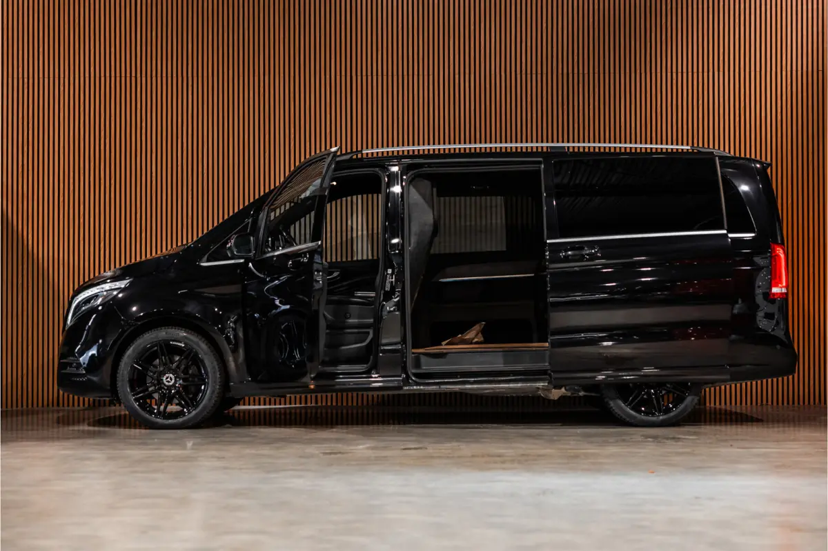 300d Lang | AMG | Memory seats | Stoelventilatie | 360 Camera | ACC | CarPlay | Navigatie | Lederen bekleding | DAB | Dodehoek | Trekhaak | Nieuwe APK | 2-Zitter | Enkel cabine