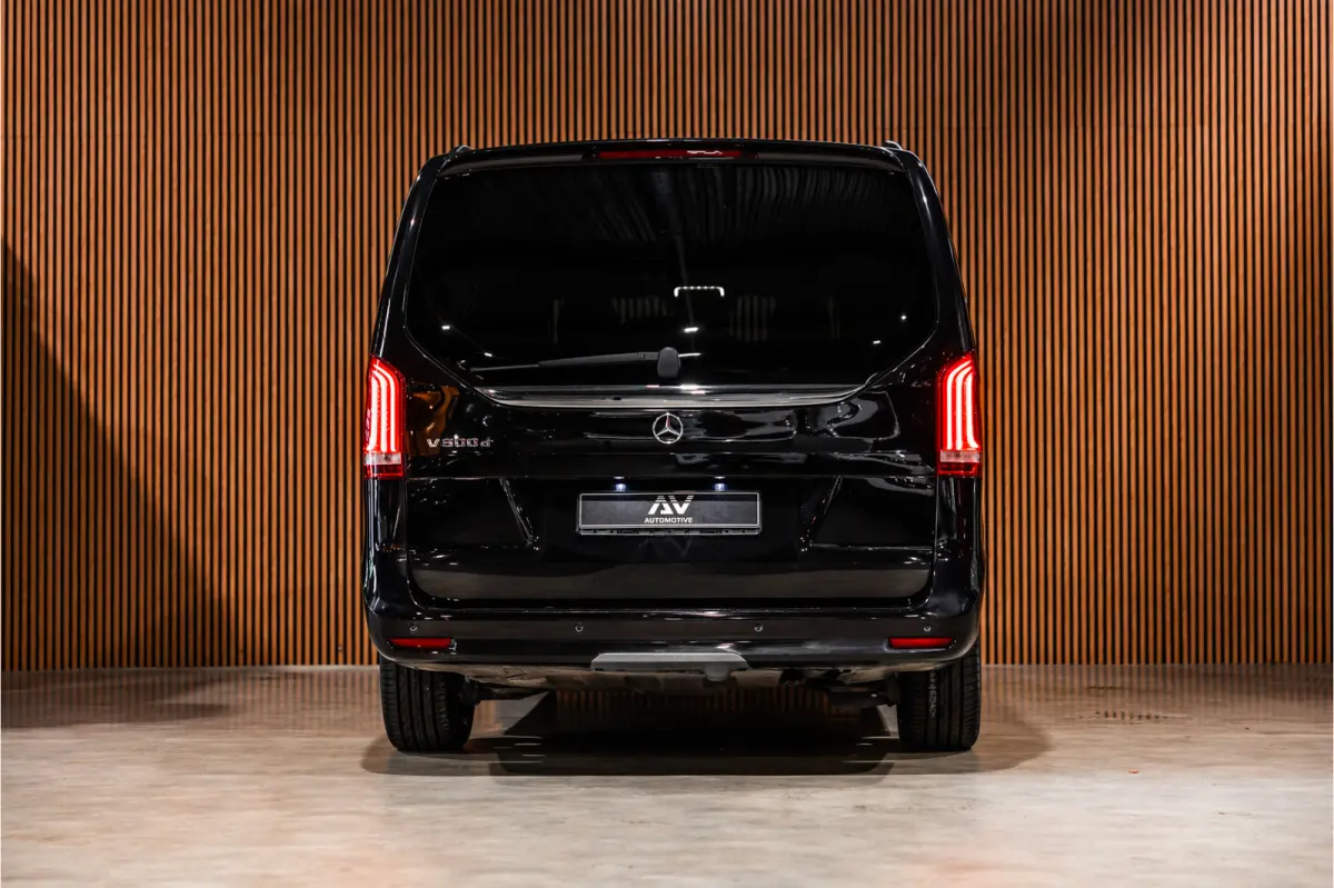 300d Lang | AMG | Memory seats | Stoelventilatie | 360 Camera | ACC | CarPlay | Navigatie | Lederen bekleding | DAB | Dodehoek | Trekhaak | Nieuwe APK | 2-Zitter | Enkel cabine