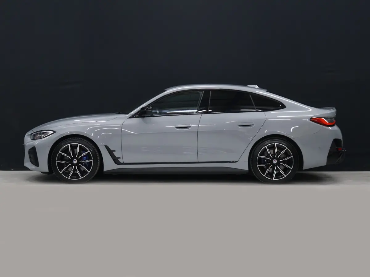 M50 High Executive 84 kWh [TREKHAAK, APPLE CARPLAY, HEAD-UP DISPLAY, STOELVERWARMING, CRUISE CONTROL, CAMERA, PDC V+A, ELEKTRISCHE ACHTERKLEP, NAVIGATIE, LED, LEDER, NIEUWSTAAT]