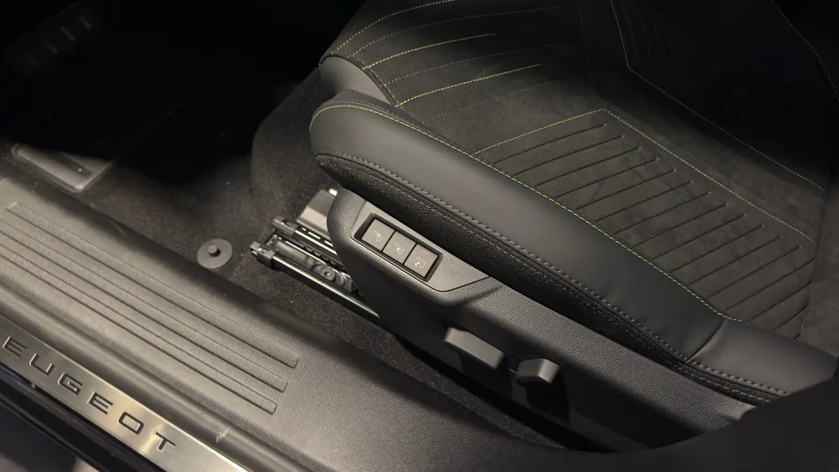 GT | Active Safety Brake met camera en radar (automatisch noodremsysteem) met Distance Alert (waarschuwing dreigende aanrijding) | Advanced Active Safety Brake met camera en radar | Climate 