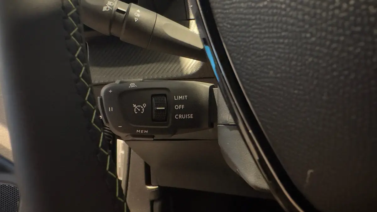 GT | Active Safety Brake met camera en radar (automatisch noodremsysteem) met Distance Alert (waarschuwing dreigende aanrijding) | Advanced Active Safety Brake met camera en radar | Climate 