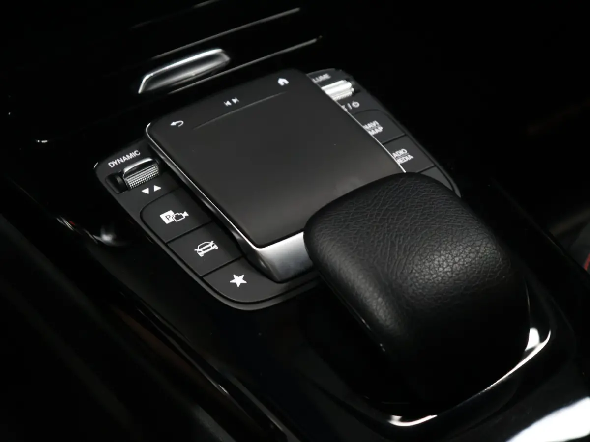 250 e AMG Line [APPLE CARPLAY, ANDROID, TREKHAAK, STOELVERWARMING, CRUISE CONTROL, PDC V+A, ACHTERUITRIJ CAMERA, AMG STYLING, NAVIGATIE, CLIMATE CONTROL, NIEUWSTAAT]