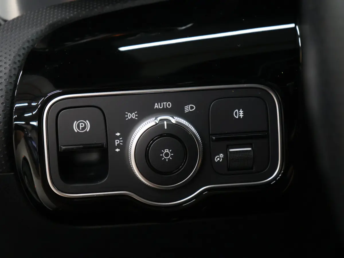 250 e AMG Line [APPLE CARPLAY, ANDROID, TREKHAAK, STOELVERWARMING, CRUISE CONTROL, PDC V+A, ACHTERUITRIJ CAMERA, AMG STYLING, NAVIGATIE, CLIMATE CONTROL, NIEUWSTAAT]
