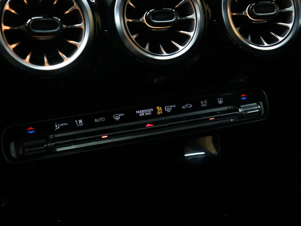 250 e AMG Line [APPLE CARPLAY, ANDROID, TREKHAAK, STOELVERWARMING, CRUISE CONTROL, PDC V+A, ACHTERUITRIJ CAMERA, AMG STYLING, NAVIGATIE, CLIMATE CONTROL, NIEUWSTAAT]