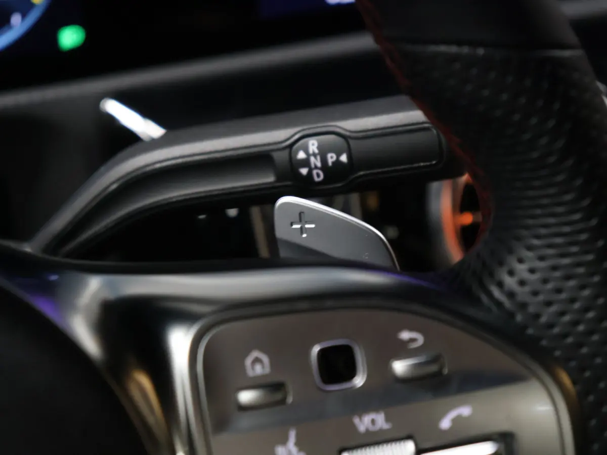 250 e AMG Line [APPLE CARPLAY, ANDROID, TREKHAAK, STOELVERWARMING, CRUISE CONTROL, PDC V+A, ACHTERUITRIJ CAMERA, AMG STYLING, NAVIGATIE, CLIMATE CONTROL, NIEUWSTAAT]