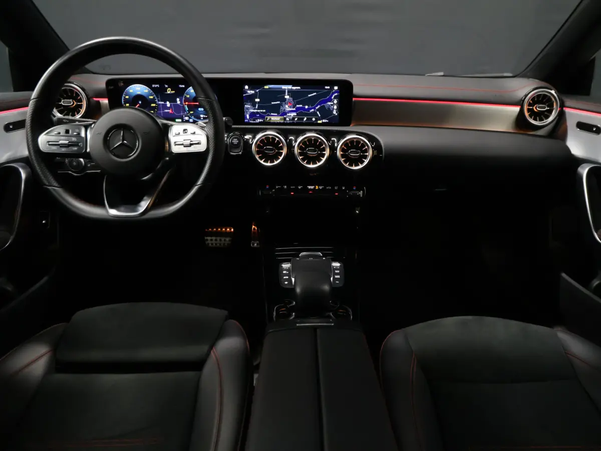 250 e AMG Line [APPLE CARPLAY, ANDROID, TREKHAAK, STOELVERWARMING, CRUISE CONTROL, PDC V+A, ACHTERUITRIJ CAMERA, AMG STYLING, NAVIGATIE, CLIMATE CONTROL, NIEUWSTAAT]